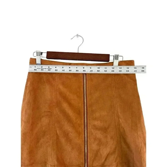 Gianni Bini Faux Suede Camel Tan Zip Snap Flat Front Mini Skirt Size Medium Fall - Picture 6 of 7